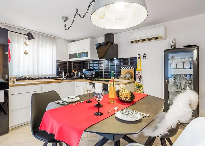 度假居 Pet Friendly In Rab With Wifi