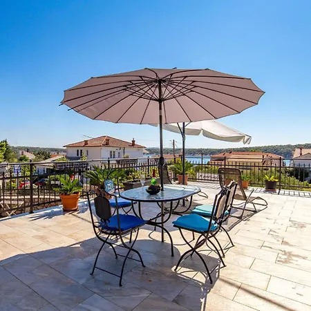 Pet Friendly In Rab With Wifi Vakantiehuis *